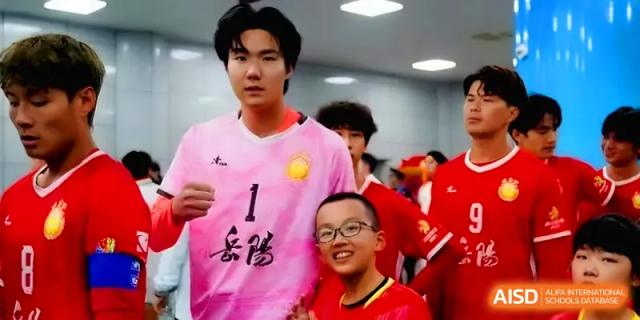 A student athlete in a pink jersey poses with a younger student, celebrating sportsmanship and spirit at Changsha Mingda Middle School.