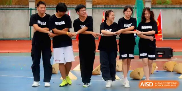 Students participate in a fun teamwork exercise, walking in sync during a sports meet held at Changsha Mingda Middle School.