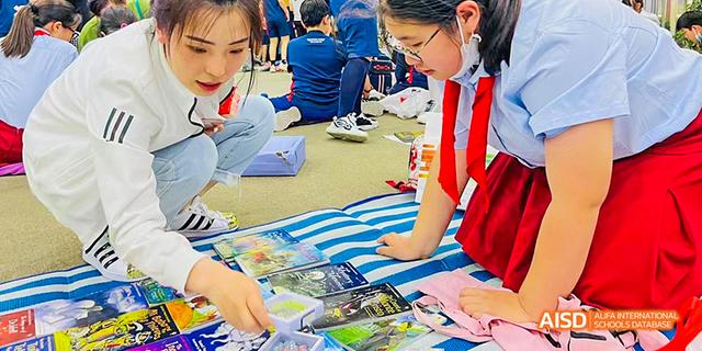 Students at Beijing Limai (International) School work on a class project.