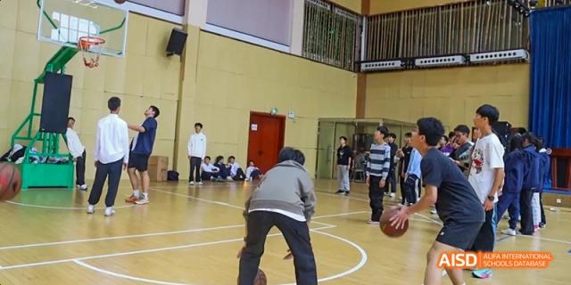 Students at Beijing Limai (International) School play a basketball game in the gym.