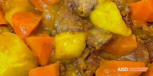 A dish with chicken curry and vegetables served at Beijing Limai (International) School.