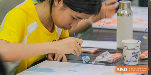A student from Shenzhen Oasis International School concentrating on painting.