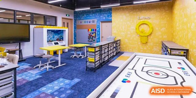 Harrow International School Shenzhen innovative classroom with different robots and tools.
