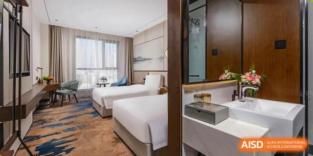 A modern hotel-style twin room, possibly for faculty or high-end boarding, at Shenzhen Yunding School.