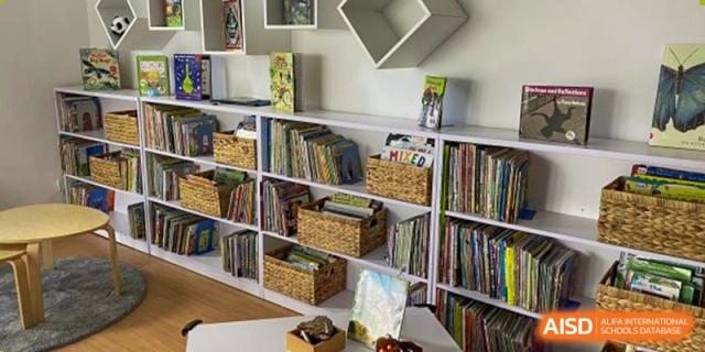 A library at EtonHouse International School Nanjing with books and computers.
