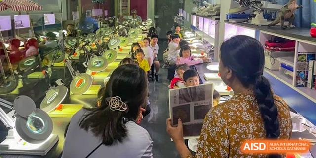 A group of students from EtonHouse International School Nanjing eating in a dining hall.