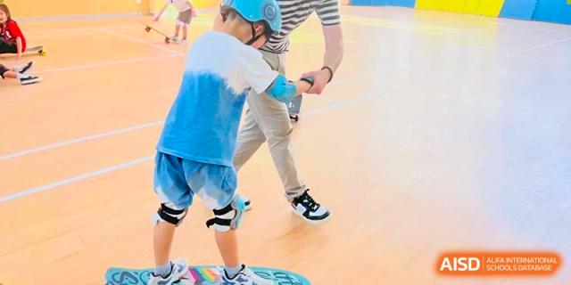 A teacher from EtonHouse International School Nanjing helping a student who is learning to skate.