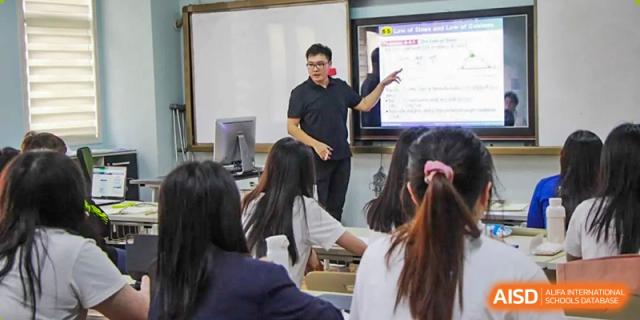 A male teacher from EtonHouse International School Nanjing teaching a group of students.