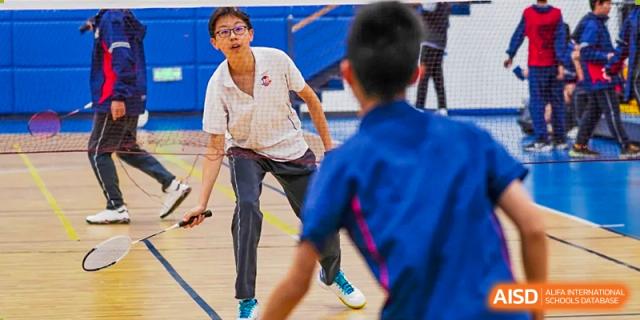 A male student from Beijing Lize International Academy skipping rope during a gym activity.