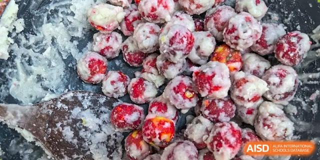 A close-up shot of candied hawthorn berries at Beijing Mingcheng Academy.
