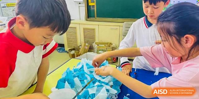 Students from Kunming Concord College of Sino-Canada (CCSC) participate in a medical or first-aid training exercise.