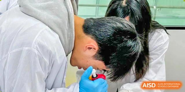 A student at Shanghai International High School of BANZ uses a pipette during a science experiment.