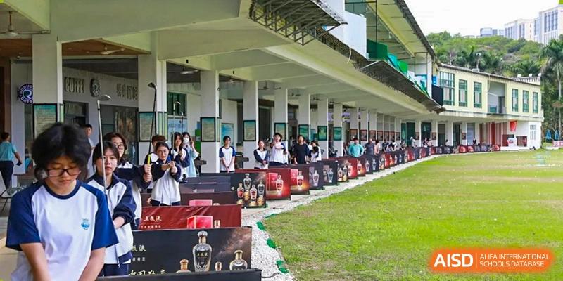 Students from Zhuhai Oriental Yinghua International Academy gathered at an outdoor covered golf driving range.