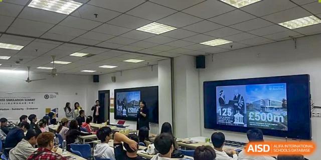Students attend a presentation in a modern classroom with large screens at Cambridge International School Litai College. SISU.