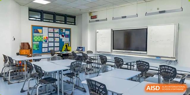 A clean and well-equipped modern classroom featuring modular desks and digital learning tools at Shen Wai International School.